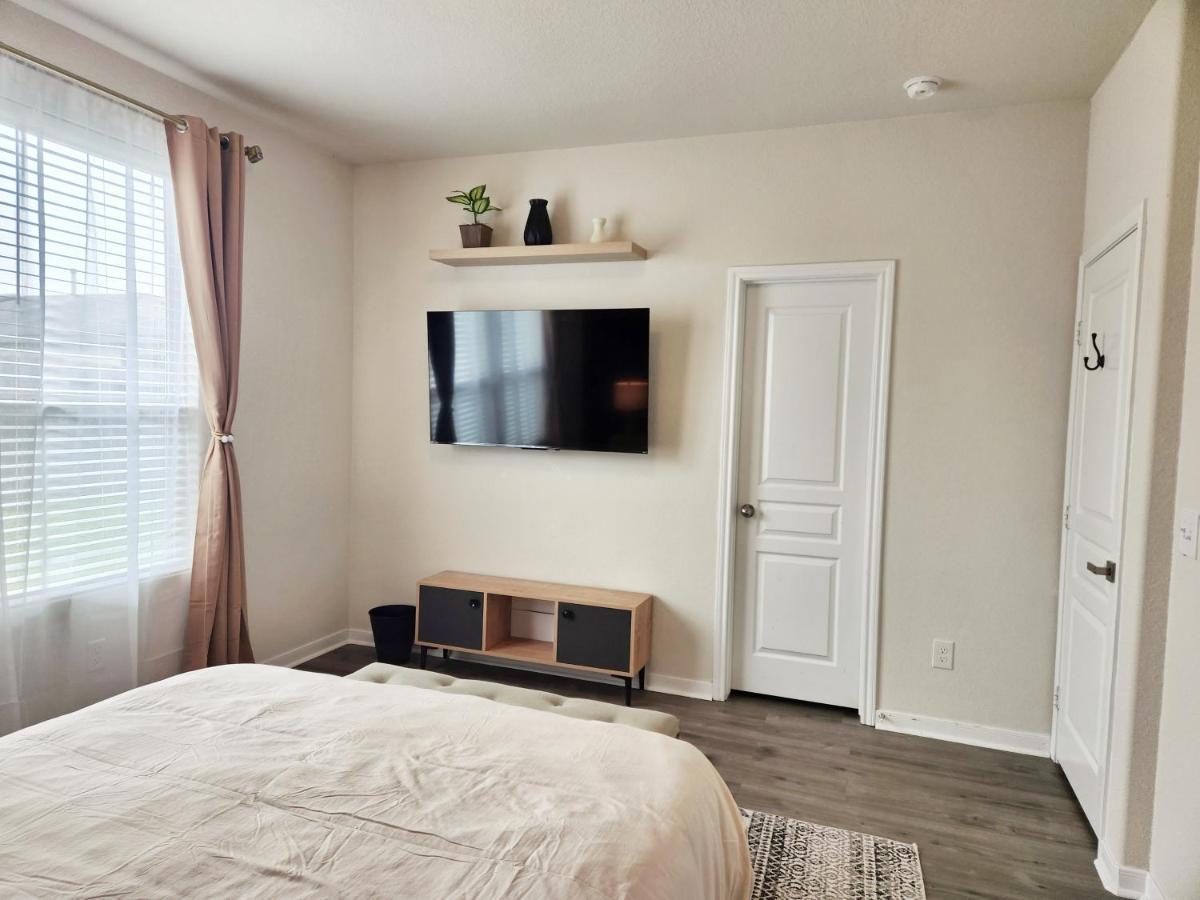 4 Bedroom Home Near Downtown Med Center Nrg Stadium Pearland Skyview Long By Ion Rentals Houston Extérieur photo