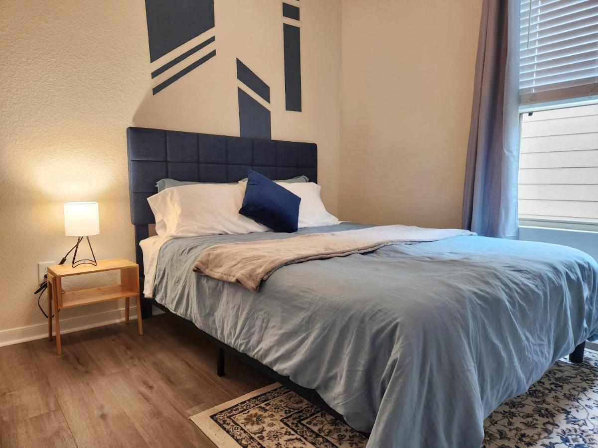 4 Bedroom Home Near Downtown Med Center Nrg Stadium Pearland Skyview Long By Ion Rentals Houston Extérieur photo