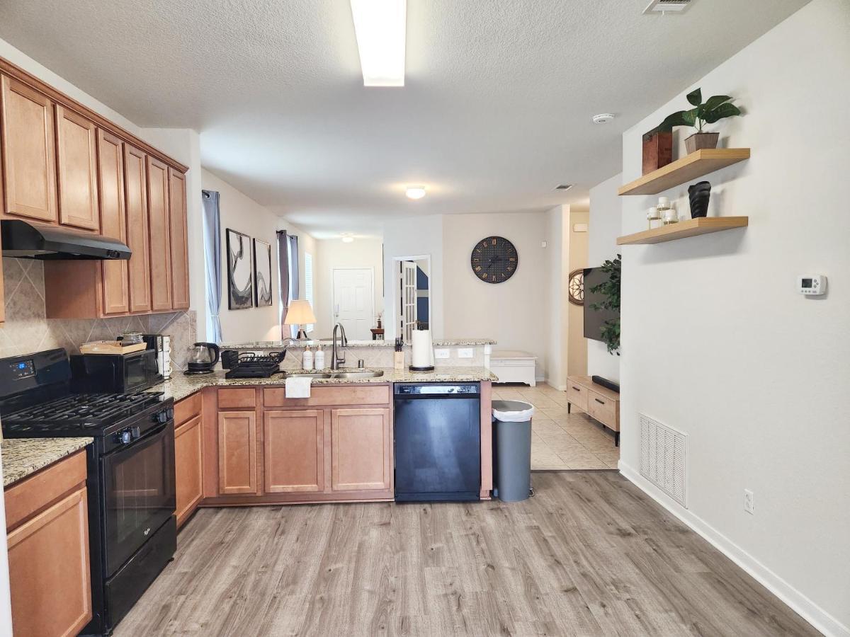 4 Bedroom Home Near Downtown Med Center Nrg Stadium Pearland Skyview Long By Ion Rentals Houston Extérieur photo