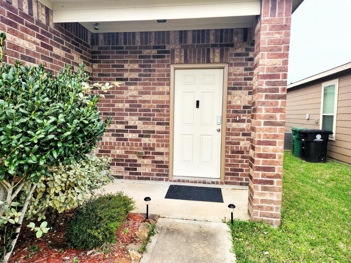 4 Bedroom Home Near Downtown Med Center Nrg Stadium Pearland Skyview Long By Ion Rentals Houston Extérieur photo