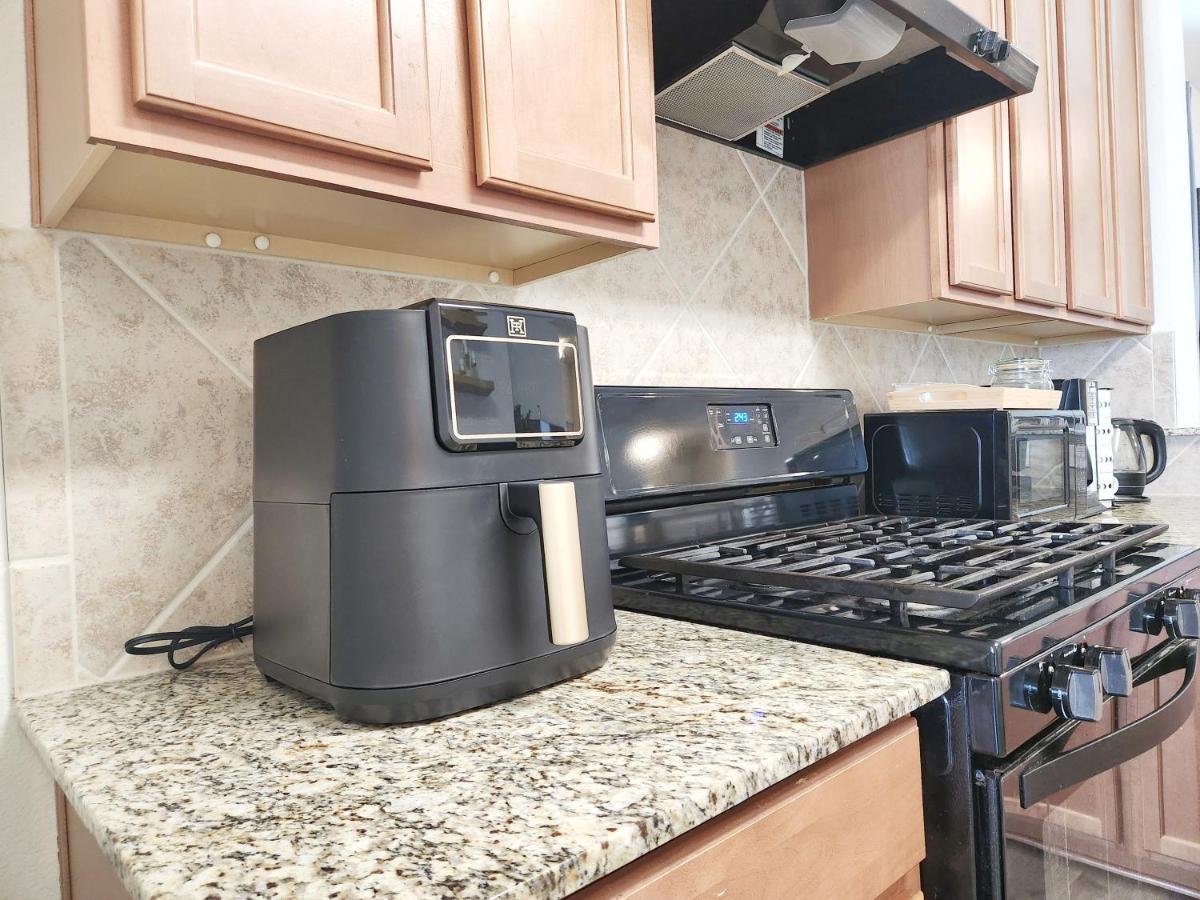 4 Bedroom Home Near Downtown Med Center Nrg Stadium Pearland Skyview Long By Ion Rentals Houston Extérieur photo