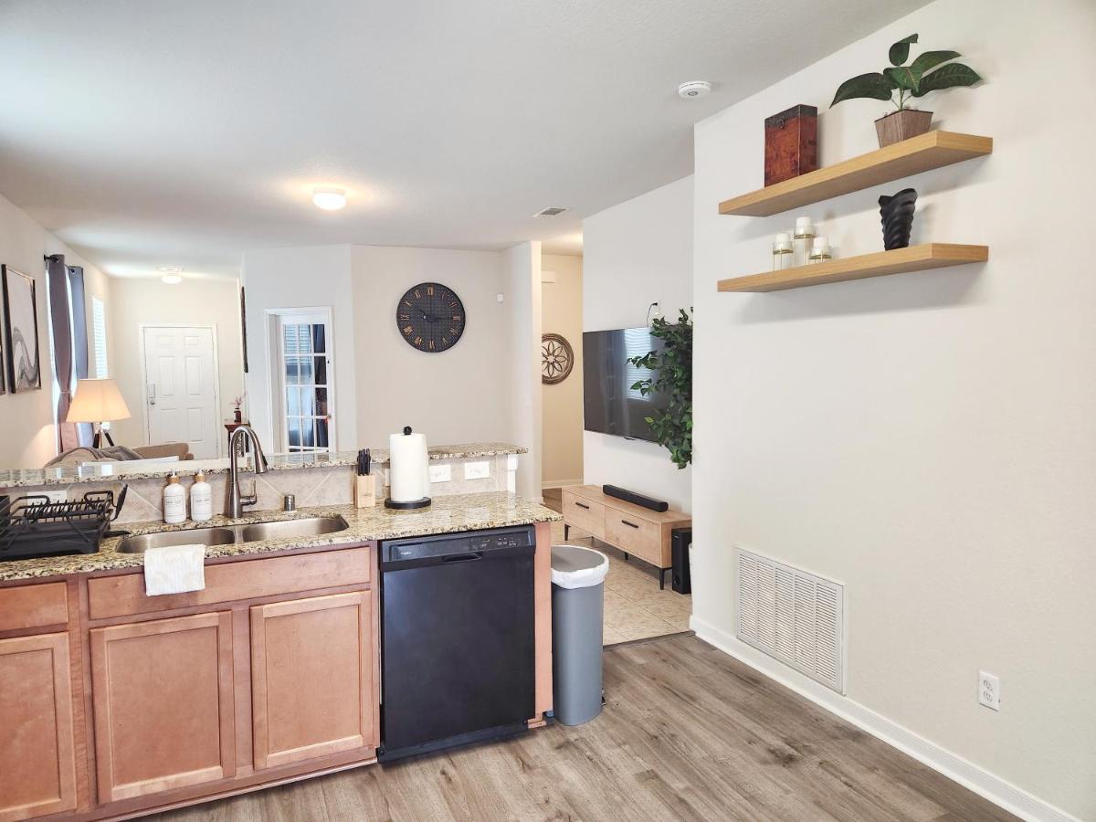 4 Bedroom Home Near Downtown Med Center Nrg Stadium Pearland Skyview Long By Ion Rentals Houston Extérieur photo