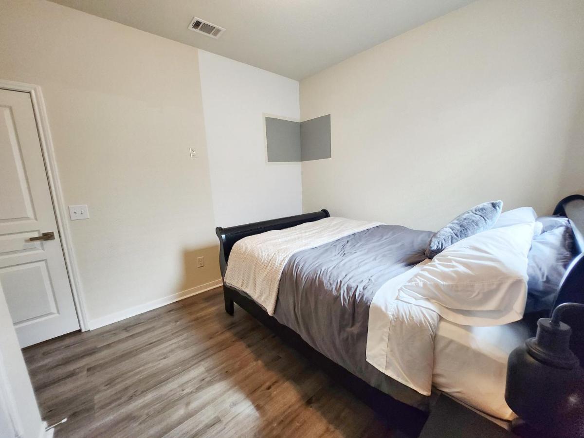 4 Bedroom Home Near Downtown Med Center Nrg Stadium Pearland Skyview Long By Ion Rentals Houston Extérieur photo