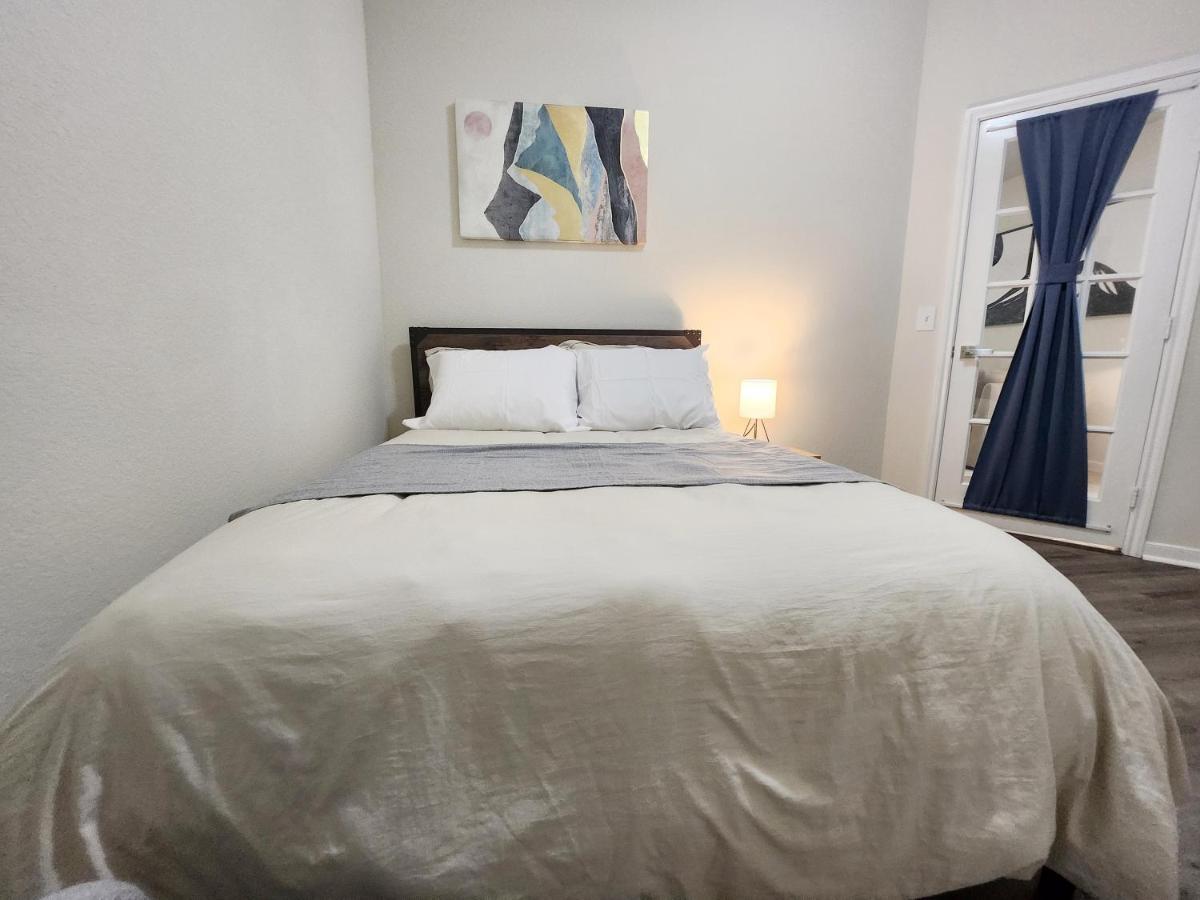 4 Bedroom Home Near Downtown Med Center Nrg Stadium Pearland Skyview Long By Ion Rentals Houston Extérieur photo
