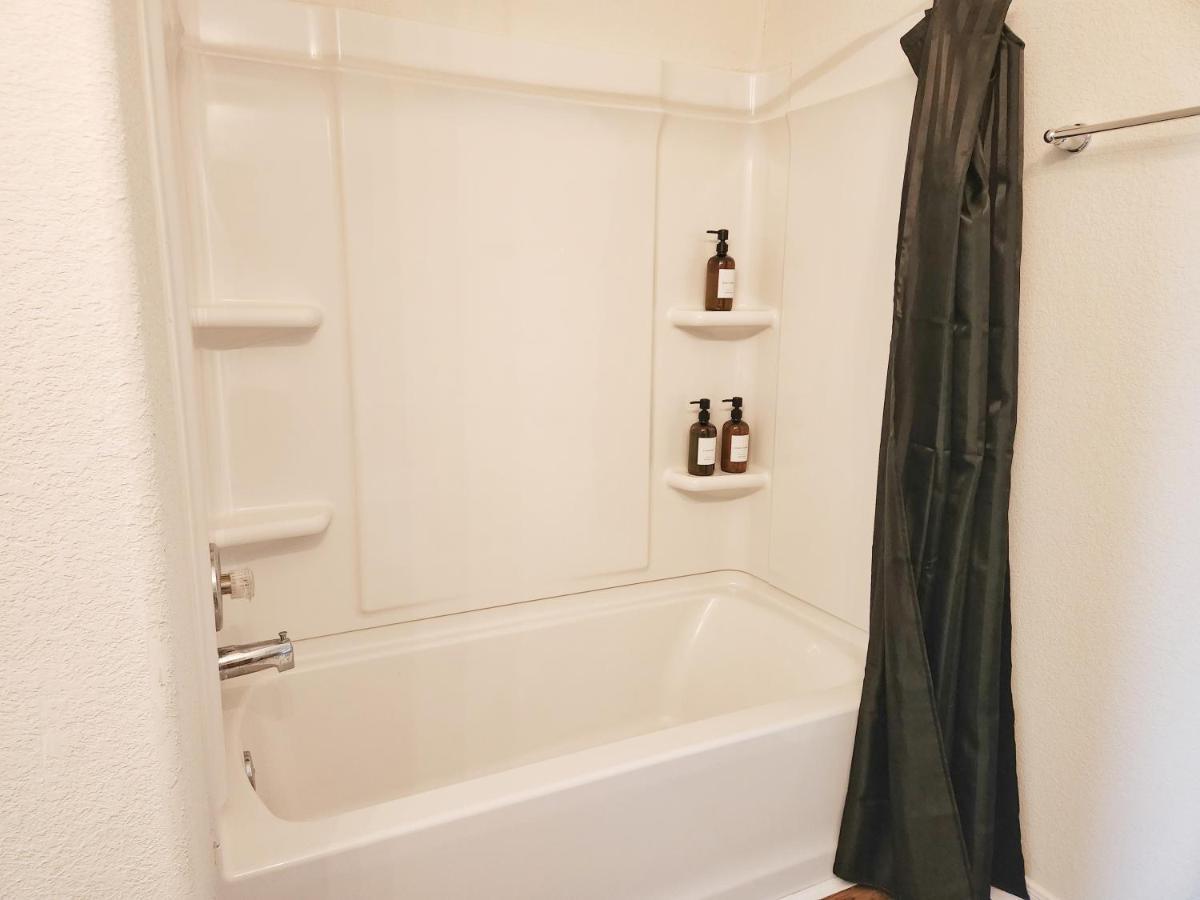 4 Bedroom Home Near Downtown Med Center Nrg Stadium Pearland Skyview Long By Ion Rentals Houston Extérieur photo